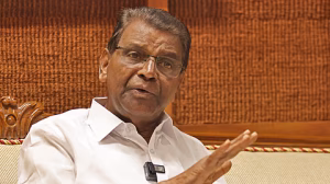 മുഖ്യമന്ത്രിയുടെ വിമാനയാത്രയും ഷാജിയുടെ കാർയാത്രയും ചെറിയ കാര്യങ്ങൾ; അനാവശ്യ വിവാദങ്ങൾ ഒഴിവാക്കണമെന്ന് സ്പീക്കർ തിരുവഞ്ചൂർ രാധാകൃഷ്ണൻ