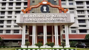 ‘വസ്ത്രധാരണം വ്യക്തിപരമായ അവകാശം, ഇടപെടാൻ മറ്റൊരാൾക്ക് അധികാരമില്ല’; ചുരിദാർ വിലക്കിയ സ്കൂൾ മാനേജർക്കെതിരെ ഹൈക്കോടതി